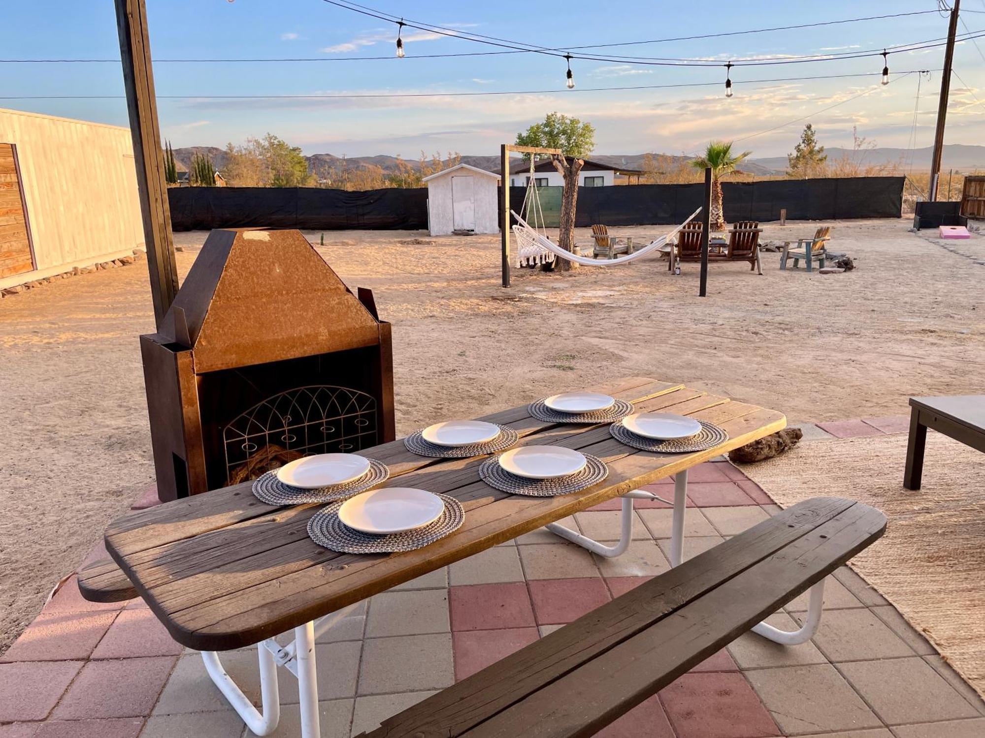 Twin Palms Desert Getaway - Jacuzzi, Fire Pit, Meditation Room & More Joshua Tree Exterior foto